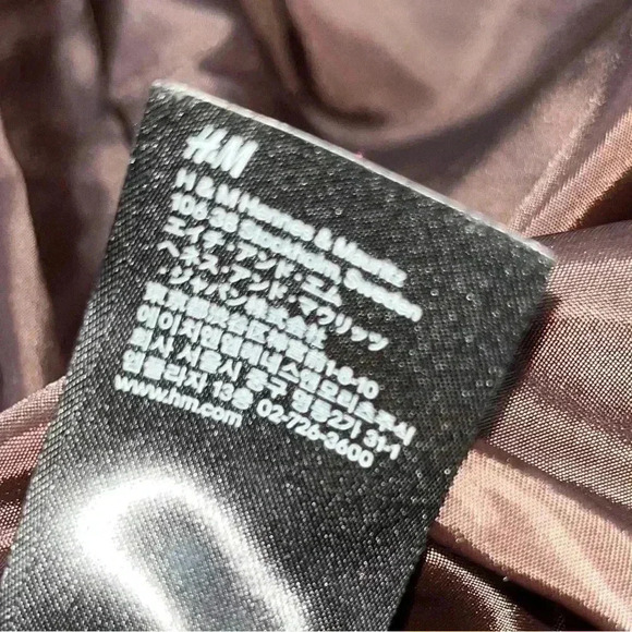 H&M brown, knee length, puffer coat, vintage feel with attached belt and pockets - Picture 11 of 12